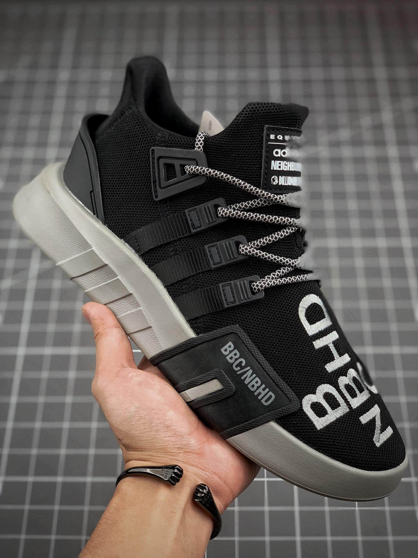 BBC x Neighborhood x アディダス EQT Bask ADV EE8104 :: Yzys.jp